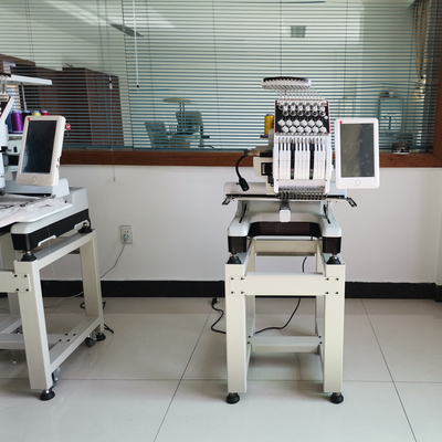 Van het de Computerborduurwerk van China de in het groot die kleren van het de Machinewerk op verkoop worden geautomatiseerd
